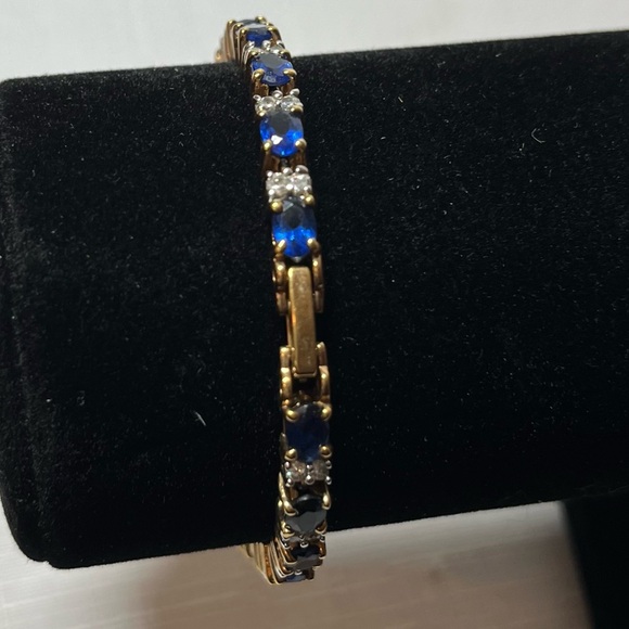 HMI Gold-tone ladies' watch quartz movement & bracelet clear & blue stones - Picture 4 of 12